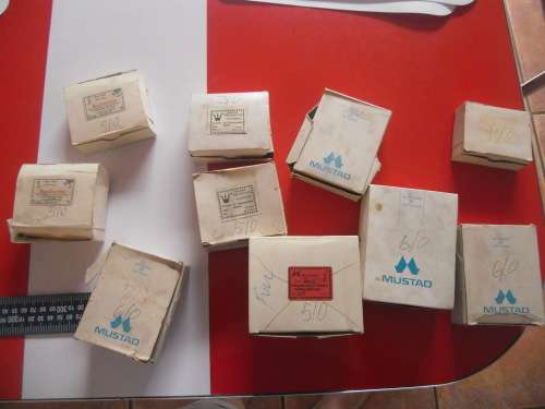 APPROXIMATELY 900 HOOKS (NEVER BEEN USED).